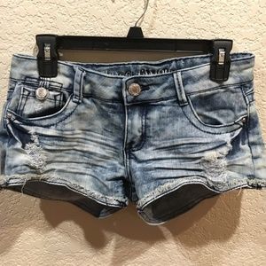Super Cutoff Distressed Shorts